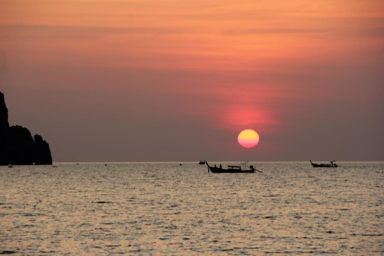 Phi Phi Seaside Bungalow Екстериор снимка