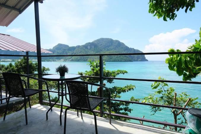 Phi Phi Seaside Bungalow Екстериор снимка