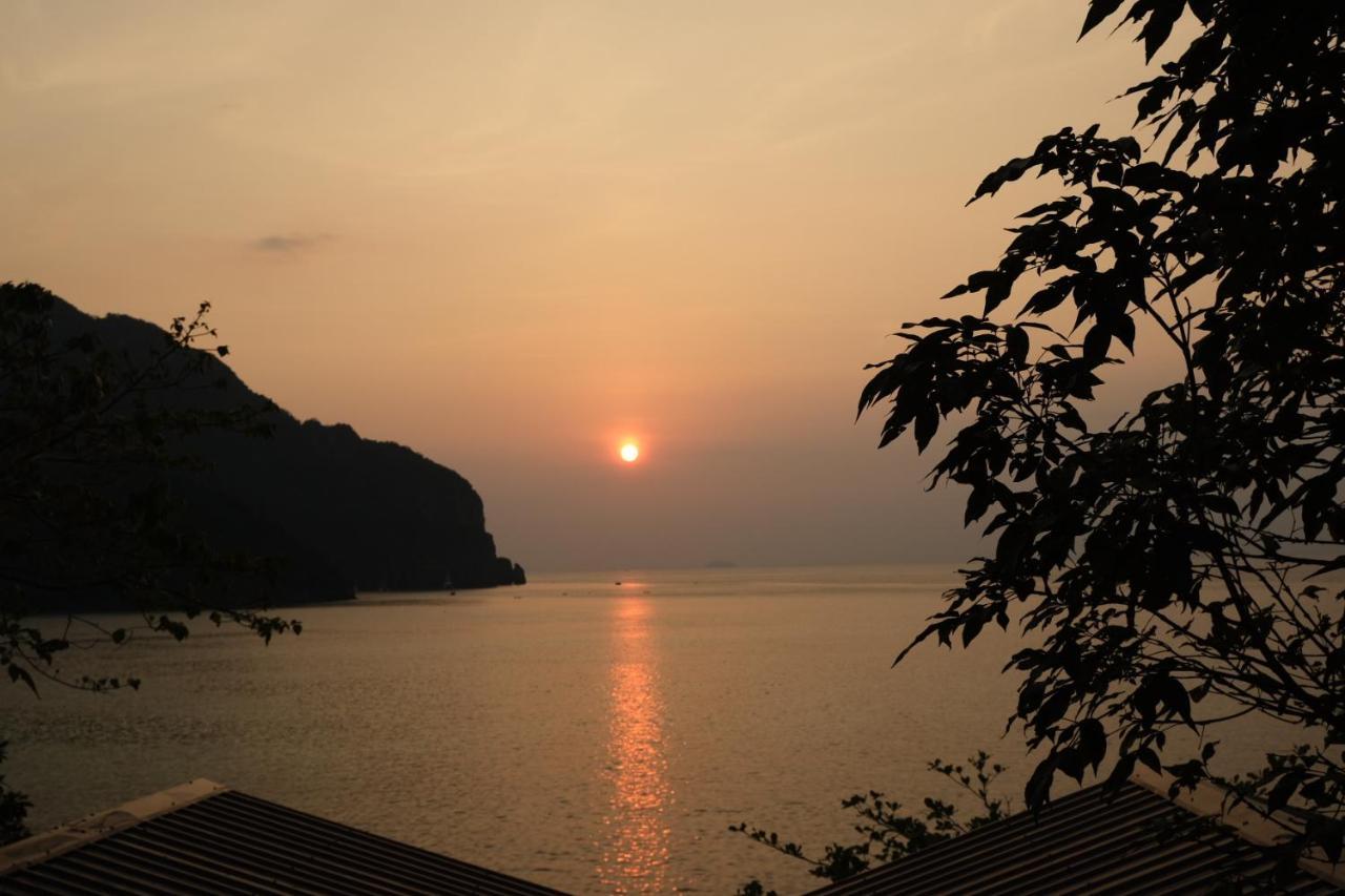 Phi Phi Seaside Bungalow Екстериор снимка
