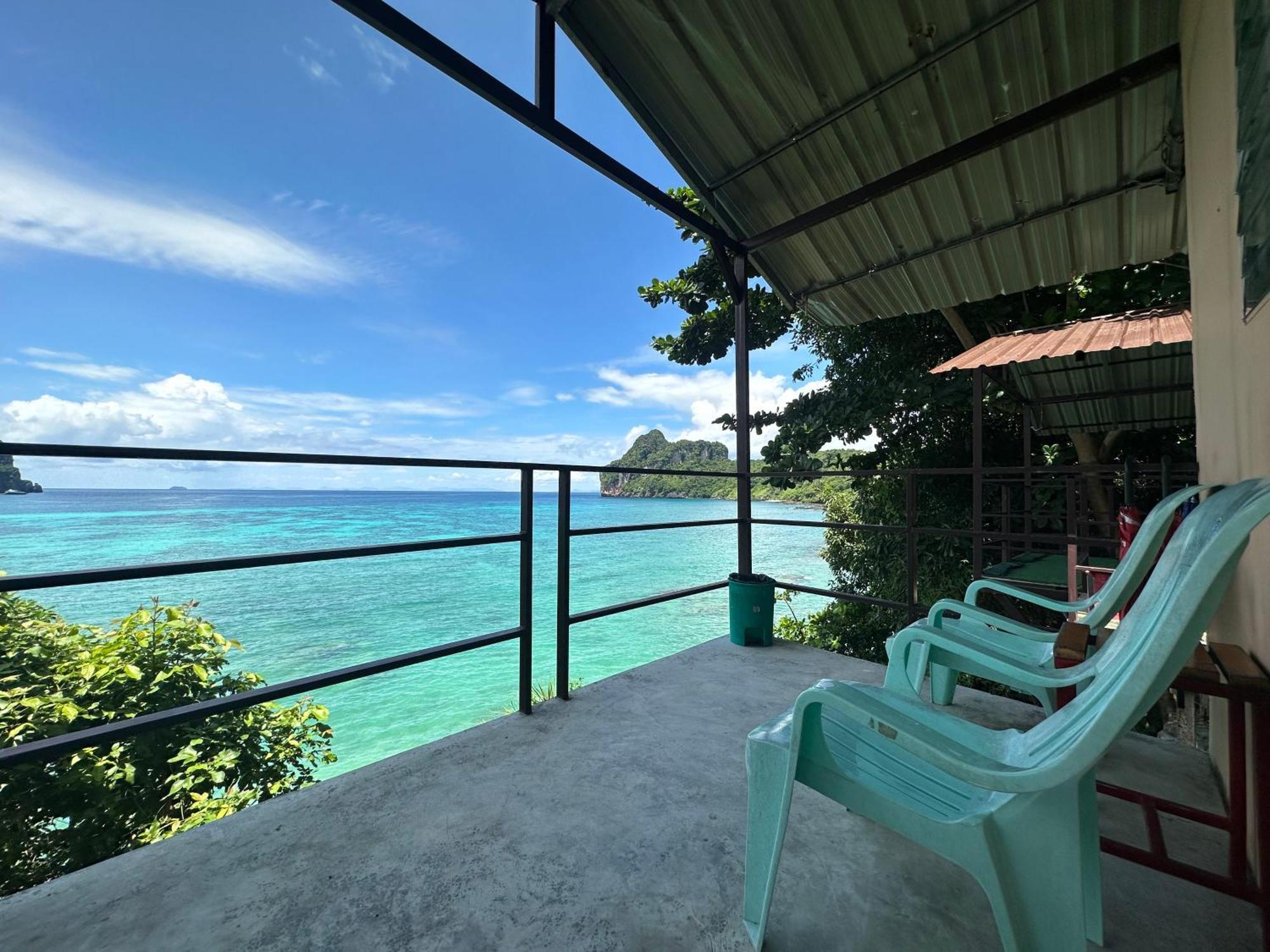 Phi Phi Seaside Bungalow Екстериор снимка